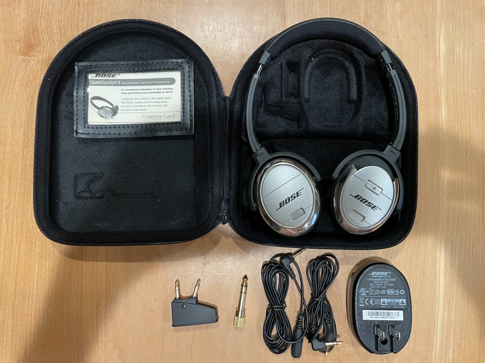 Bose QuietComfort 3 Acoustic Noise Cancelling Headphones Pre Bose QuietComfort 3 Acoustic Noise Cancelling Headphones Pre