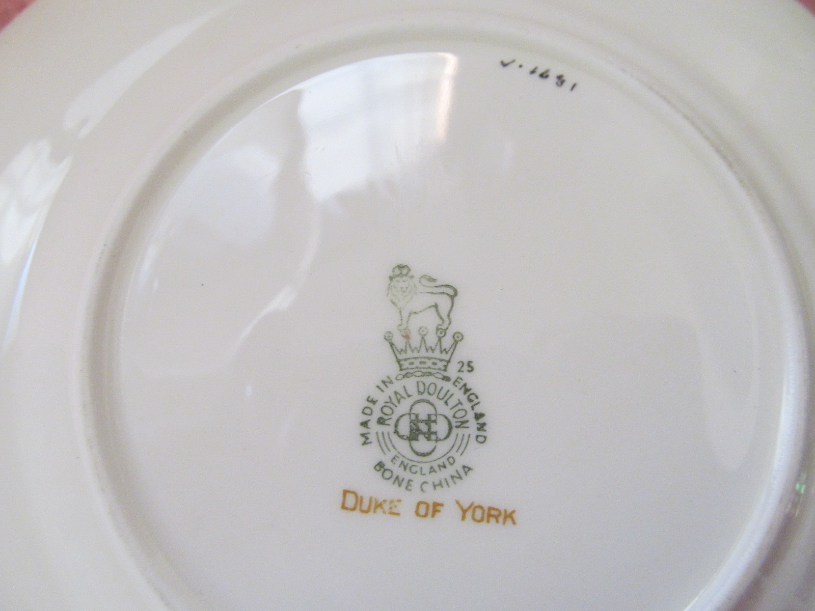 ROYAL DOULTON, ENGLAND, BONE CHINA, DUKE OF YORK MAROON SIDE/B&B PLATE(S) - VGC