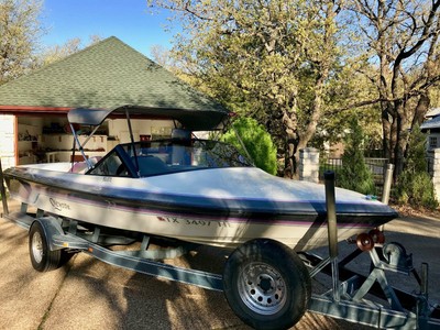 1993 Cheyenne 20' ski boat