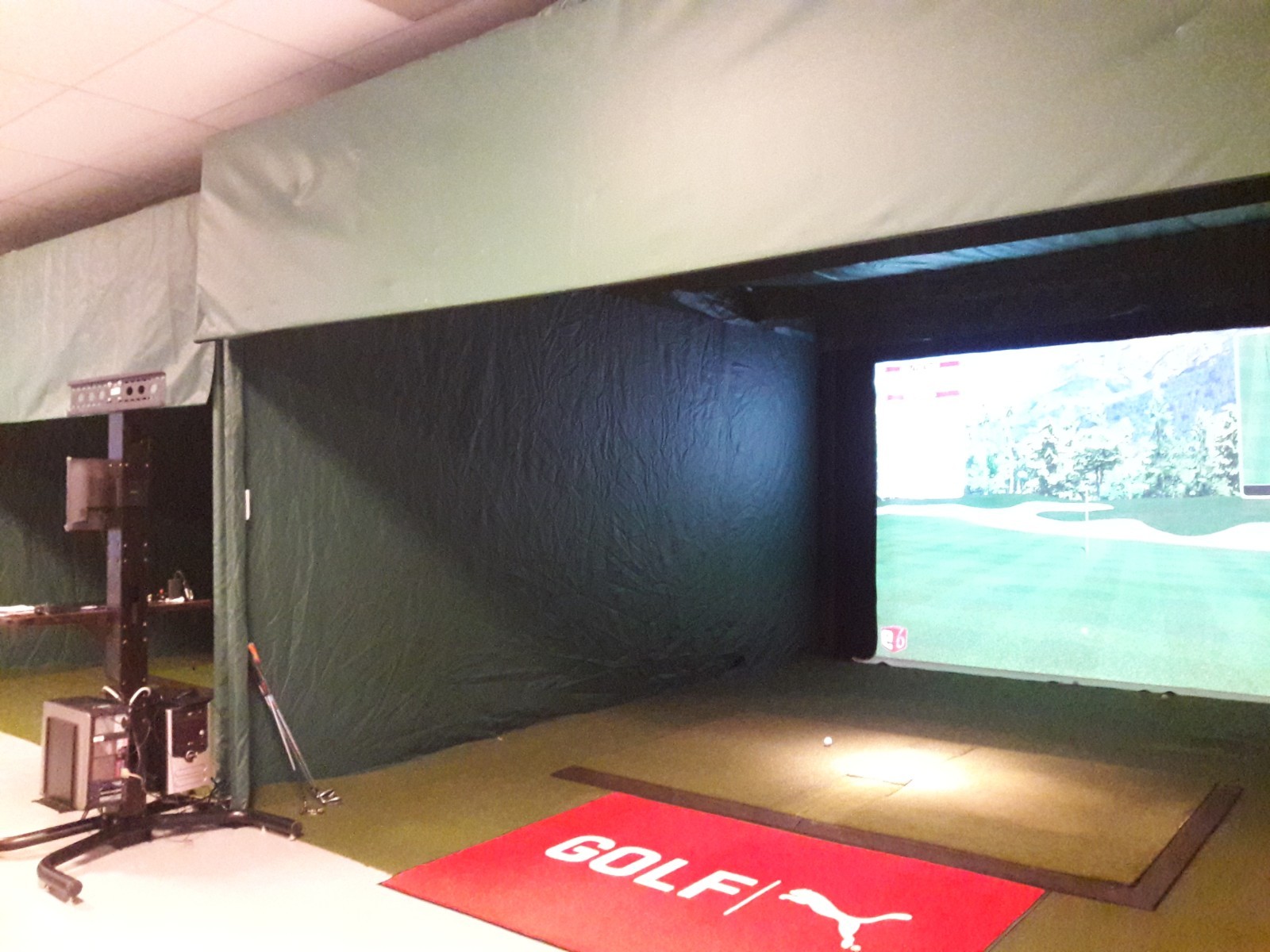 Golf Simulator Booth / Bay / Enclosure