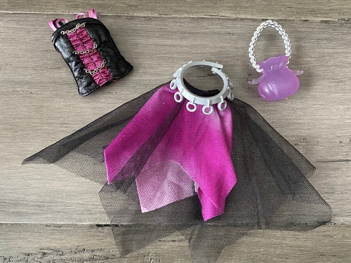 MONSTER High Doll First Wave Spectra Vondergeist Top Skirt Belt & Purse