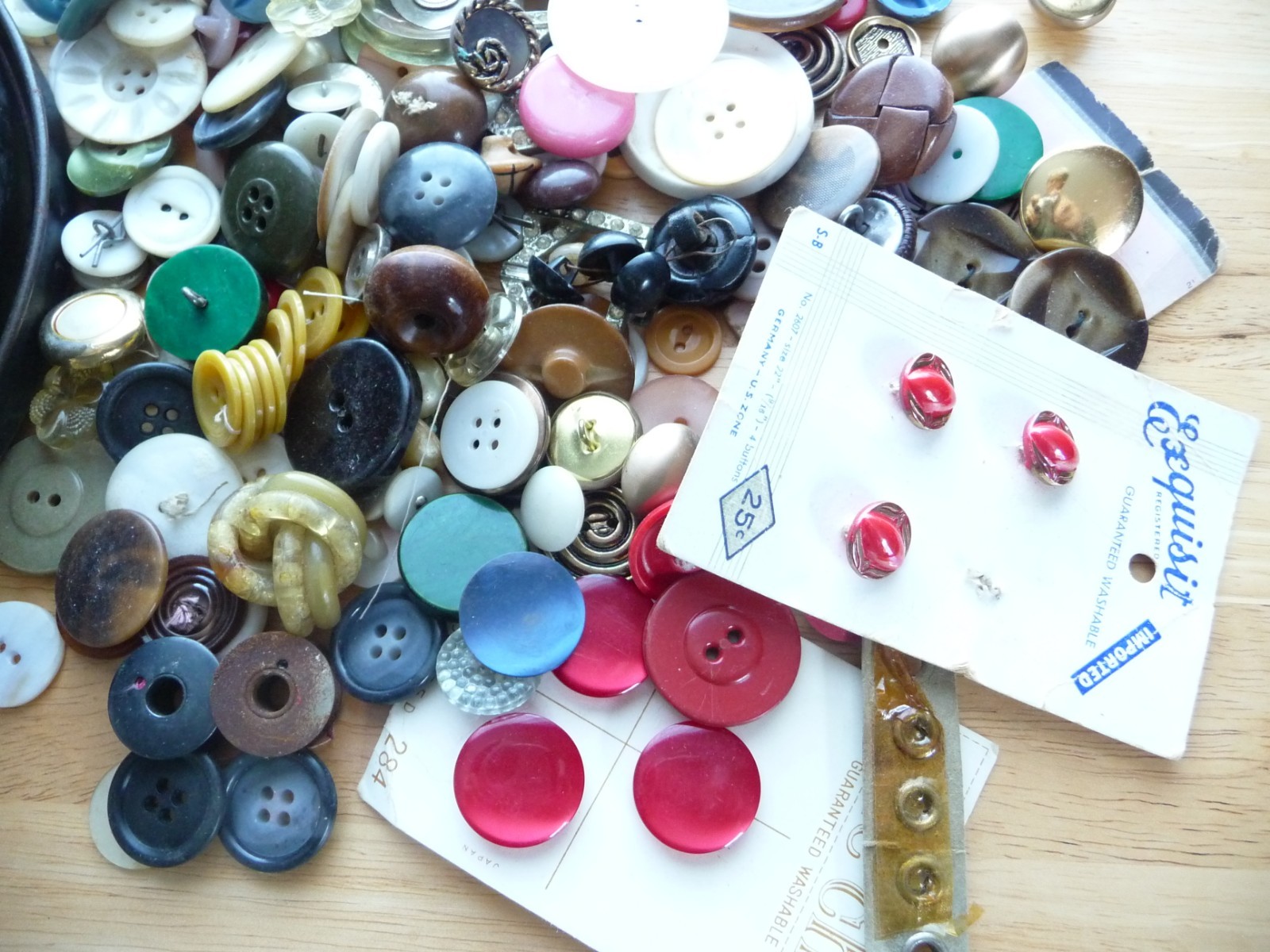 Vintage/Antique Button Lot With Vintage Tin