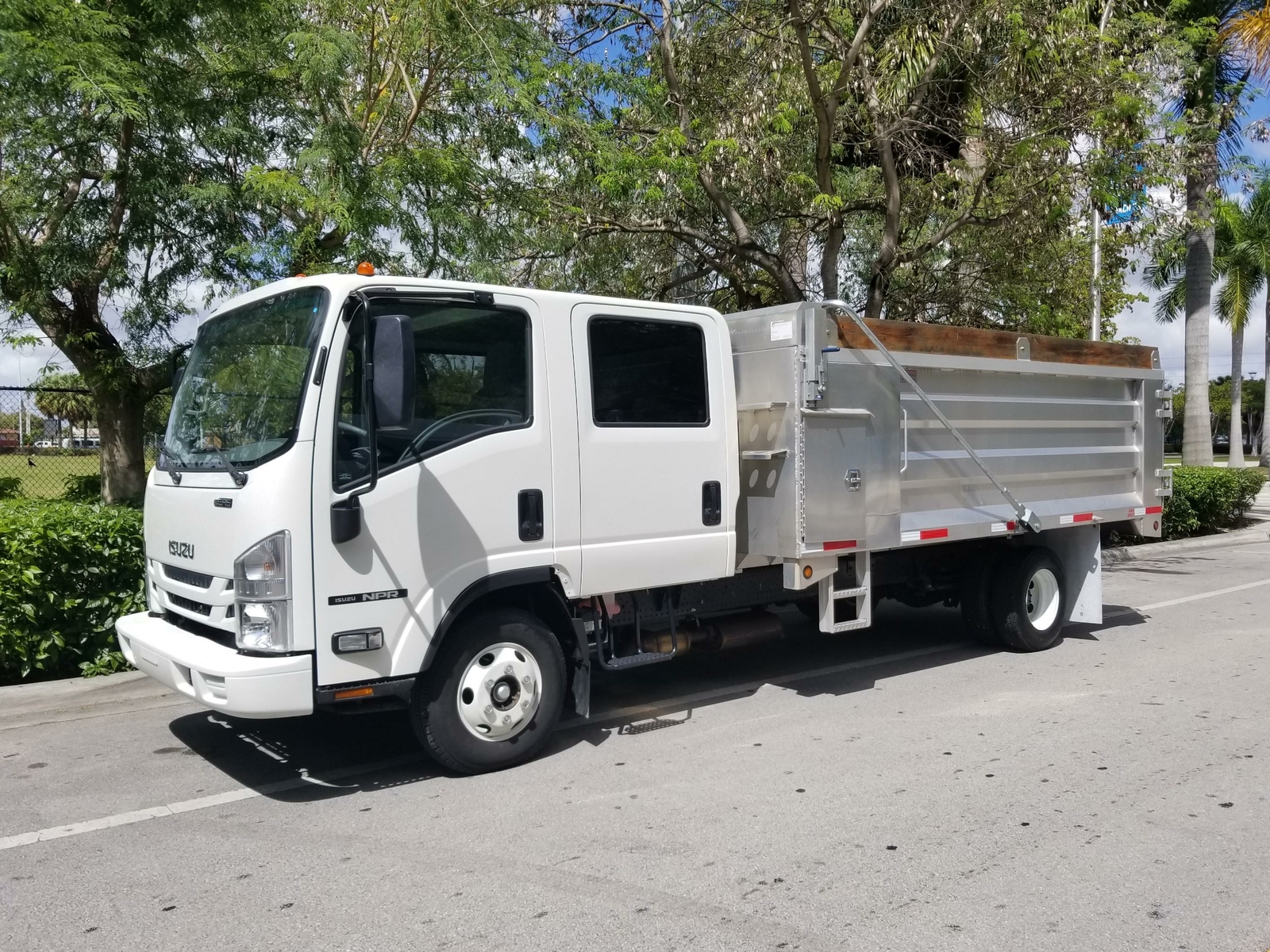 2018 Isuzu Npr Hd Crew Cab 4k Miles One Owner Clean Carfax Warranty