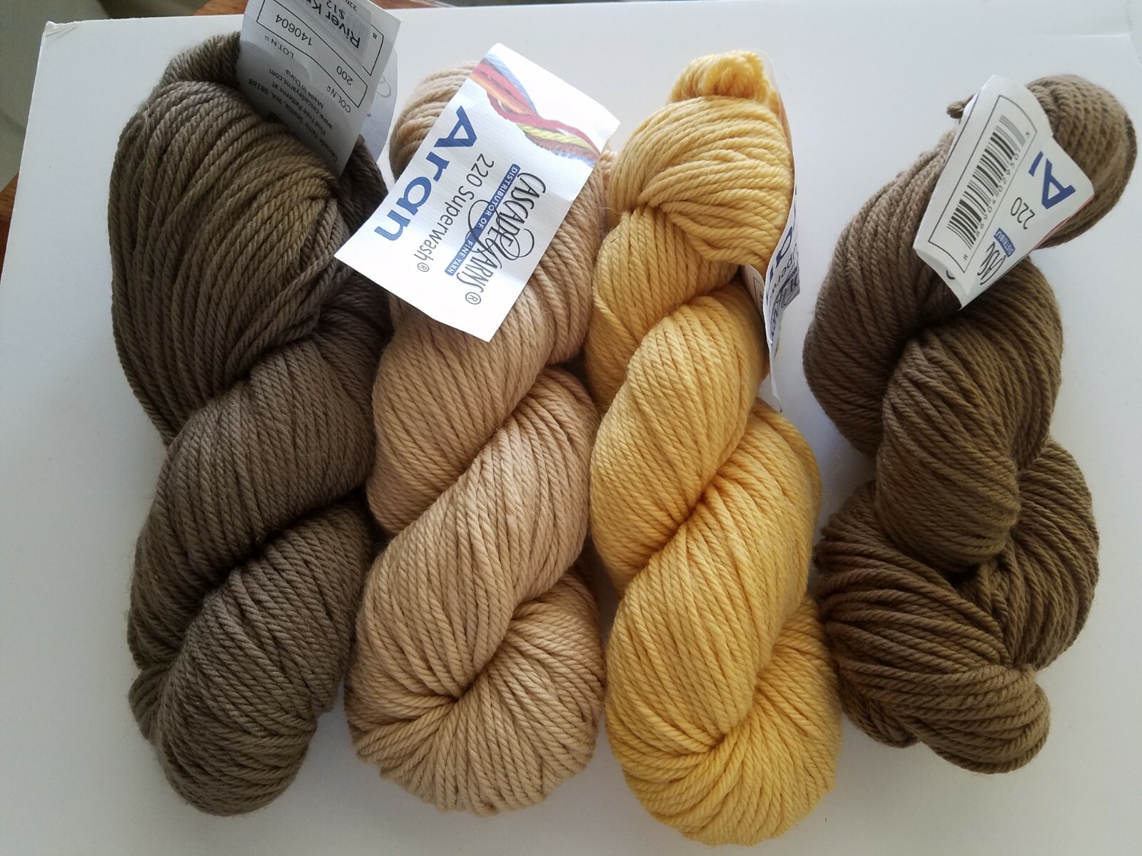 cascade yarns 220 superwash aran