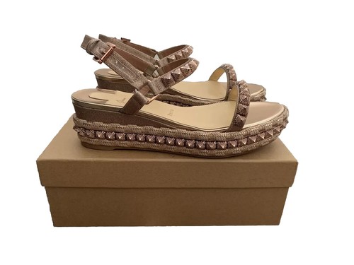 【Christian Louboutin】Pyraclou 60 スタッズ エスパドリーユ Pyraclou - 60 mm Espadrilles - Patent calf leather - Leche
