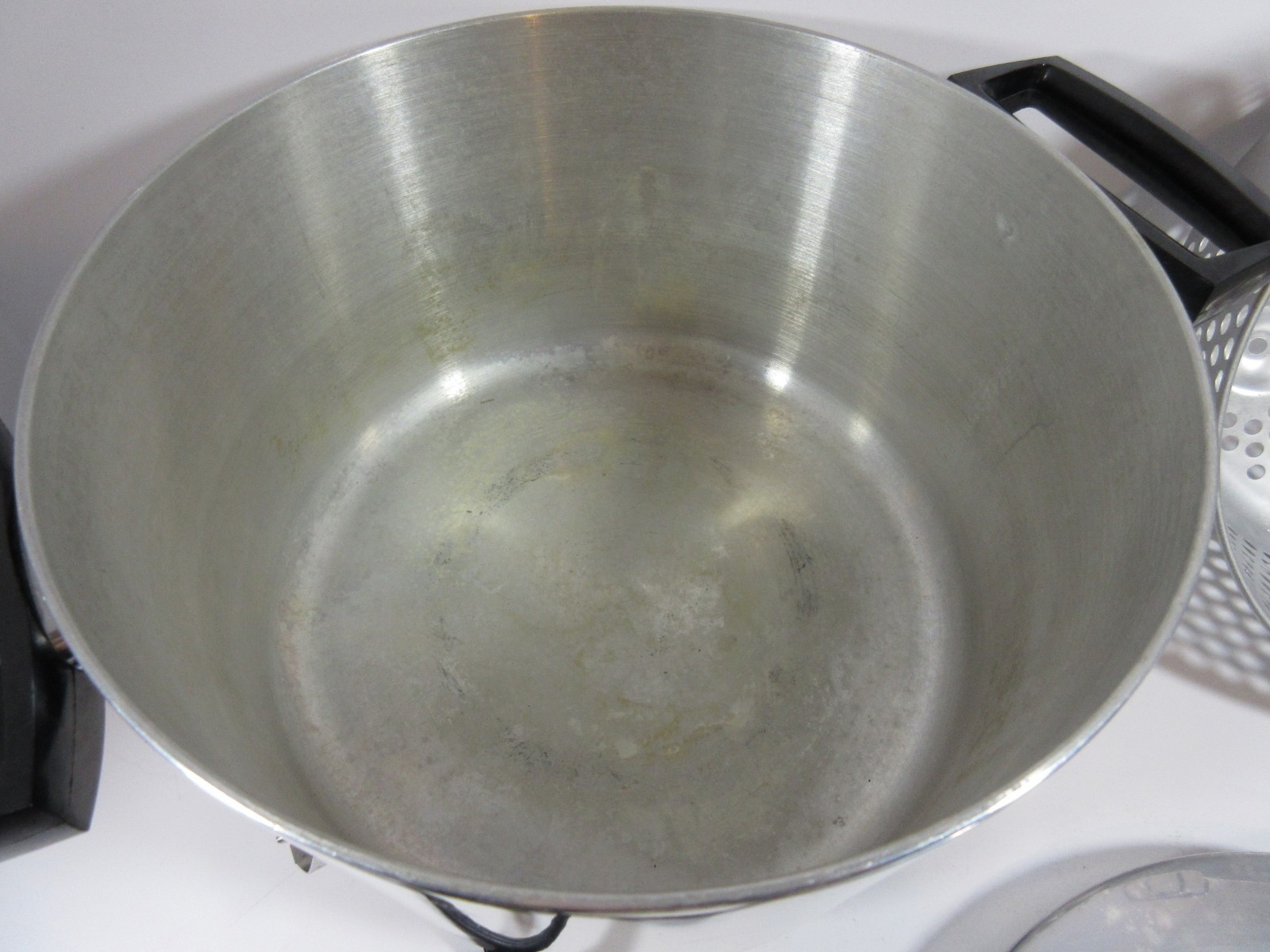 Vtg Westinghouse Aluminum Deep Fryer with Basket & Lid Cat # S-18