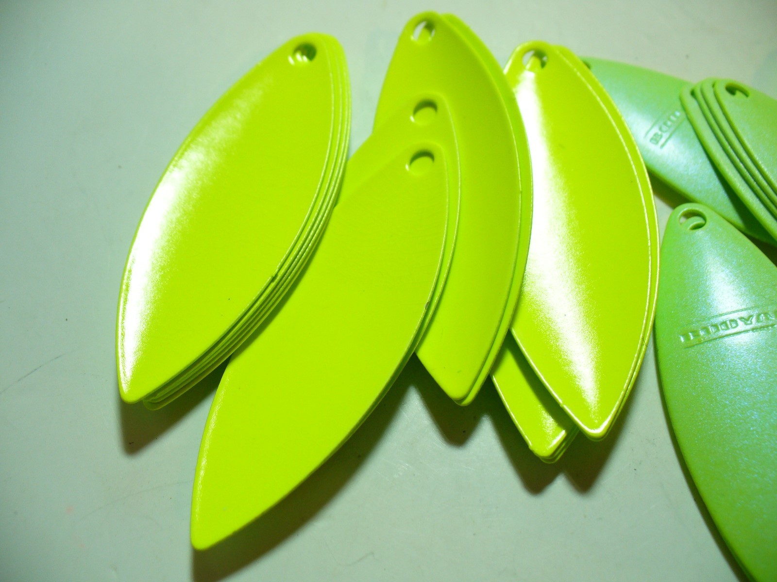 25 #4.5  willow blades 2 COLOR *chartreuse* both sides painted REDUCED