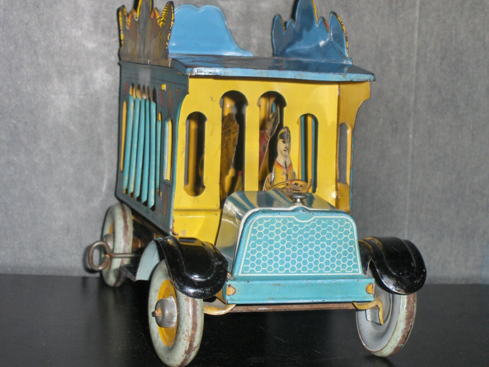 20's US Made Strauss Big Show Circus Wagon Tin Wind Up Toy W/Lion, Tamer, Driver