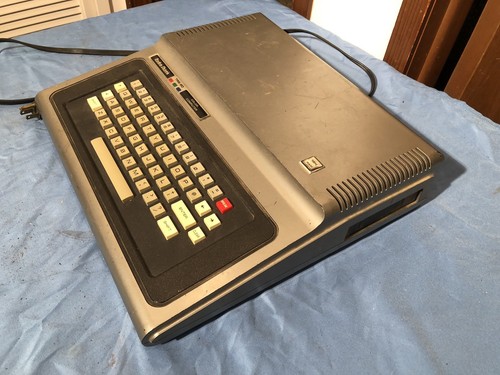 Radio Shack Computer Trs-80 IBM Monitor apple Vtg Machine 1980s Keyboard Color