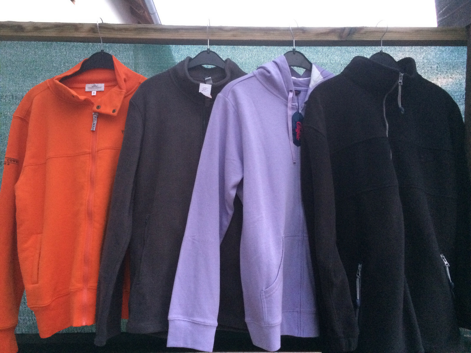 20 Teile:   Protektoren-Fleecejacken-Sweatjacken-Oberteile-Plastron-*NEU*