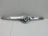 Skoda Superb 3T 08-13 Emblem Kühlergrill LA7W Skoda Superb 3T 08-13 21.01.2011 3T0853621A gebraucht Vorschau 1