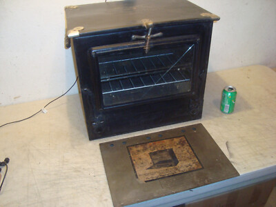 Vintage Griswold Kwik Bake Bolo Oven. #180-B.  Glass is cracked.