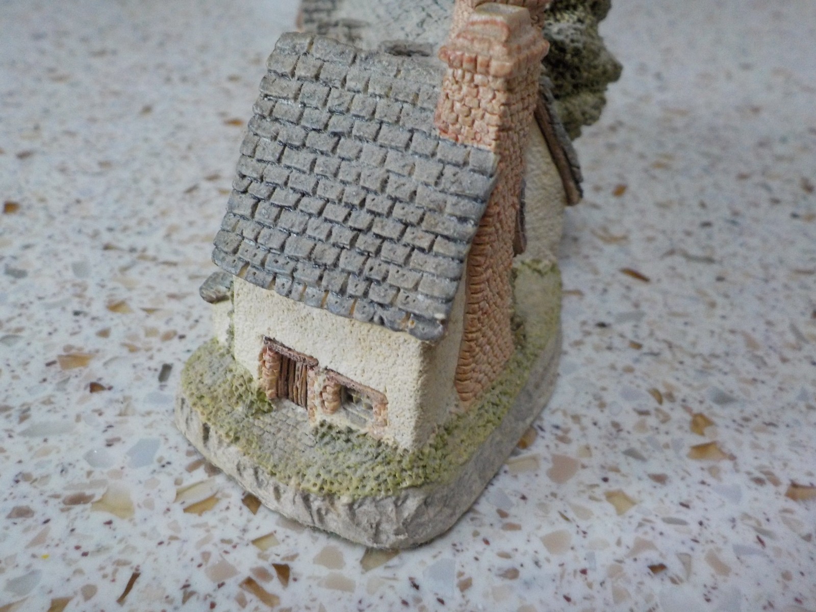 David Winter hand made and hand painted 1985 The Craftmens' Cottages