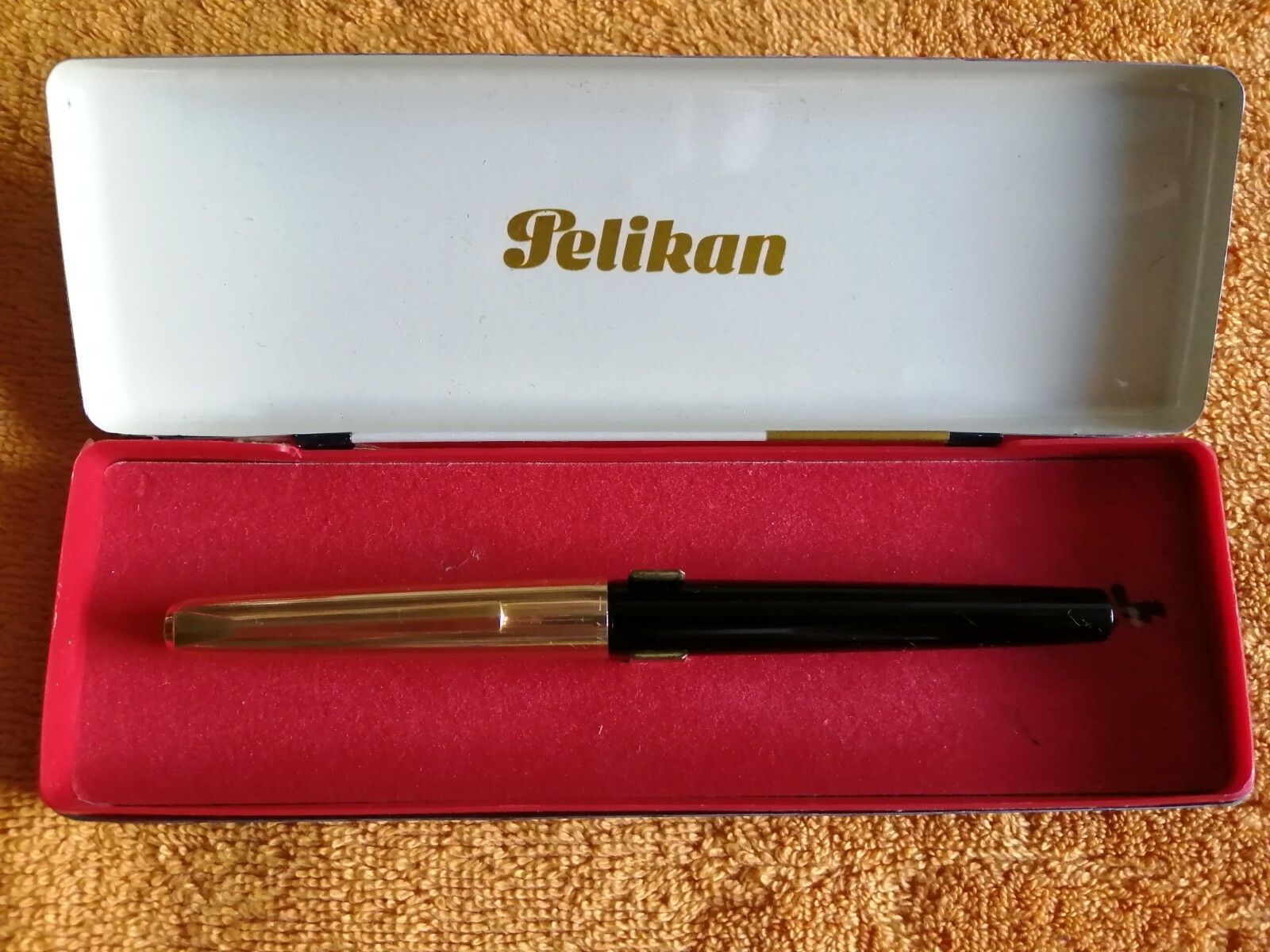 Pelikan ROLLED GOLD 万年筆 18C PELIKAN ROLLED GOLD FOUNTAIN PEN 18K F NIB & PELIKAN 30 IN