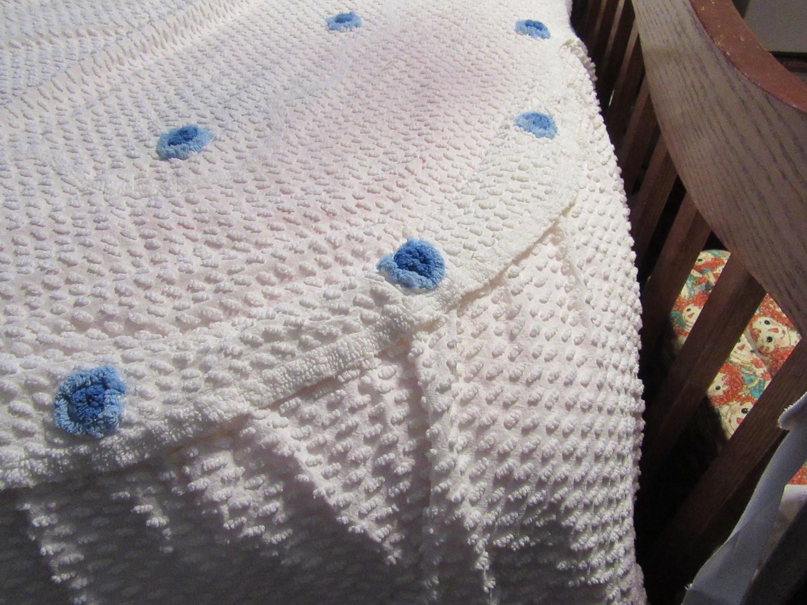 Twin Size Chenille Bedspread, White Pops, Blue Lollipops, Pretty, Nice