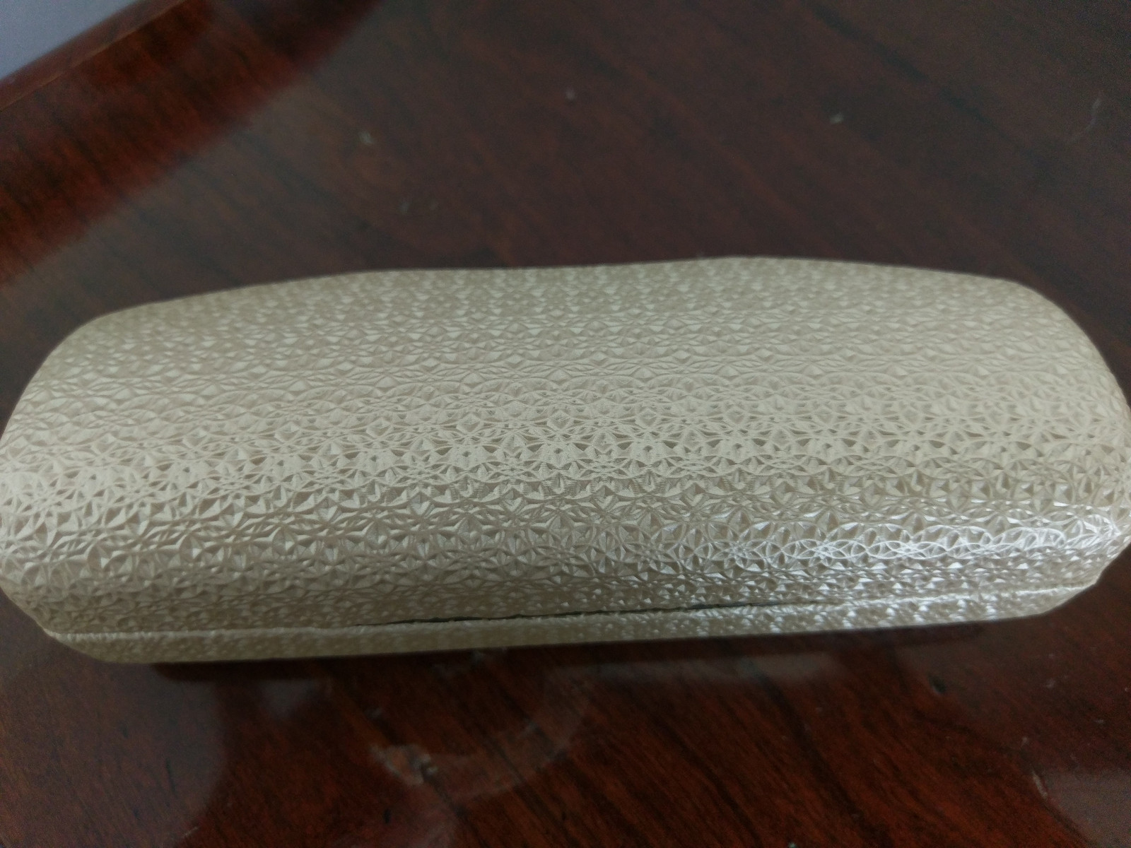 Cafe Boutique Designer Eye Glasses Case - Hard Case in Textured Beige Design
