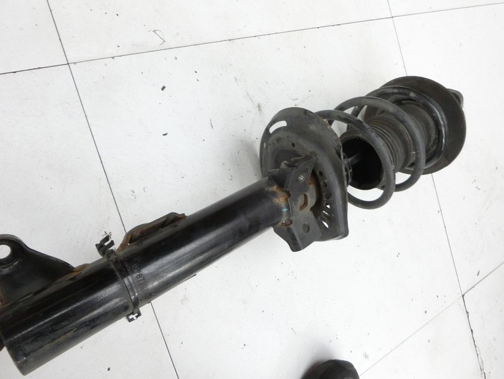 Mercedes S204 W204 11-15 Kombi Federbein Stossdämpfer Vorne Links Mercedes S204 W204 11-15 11.05.2012 gebraucht Bild 7