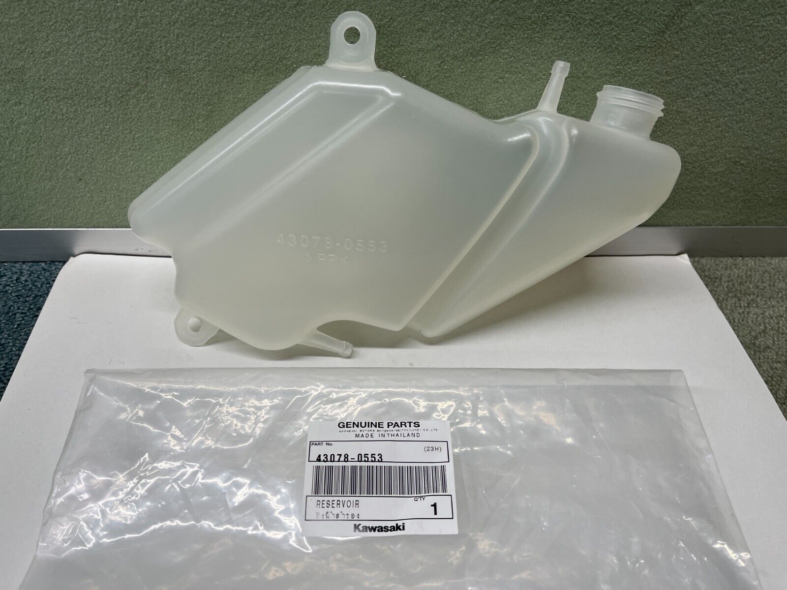 GENUINE OEM 2012 - 2016 KAWASAKI NINJA 650 COOLANT RESERVOIR GENUINE OEM 2012 - 2016 KAWASAKI NINJA 650 COOLANT RESERVOIR