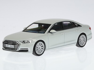 Audi A8 ミニカー 1/43 ブラック ケース付き Audi A8 ミニカー 1/43 ブラック ケース付き AUDI A8 (ブラック