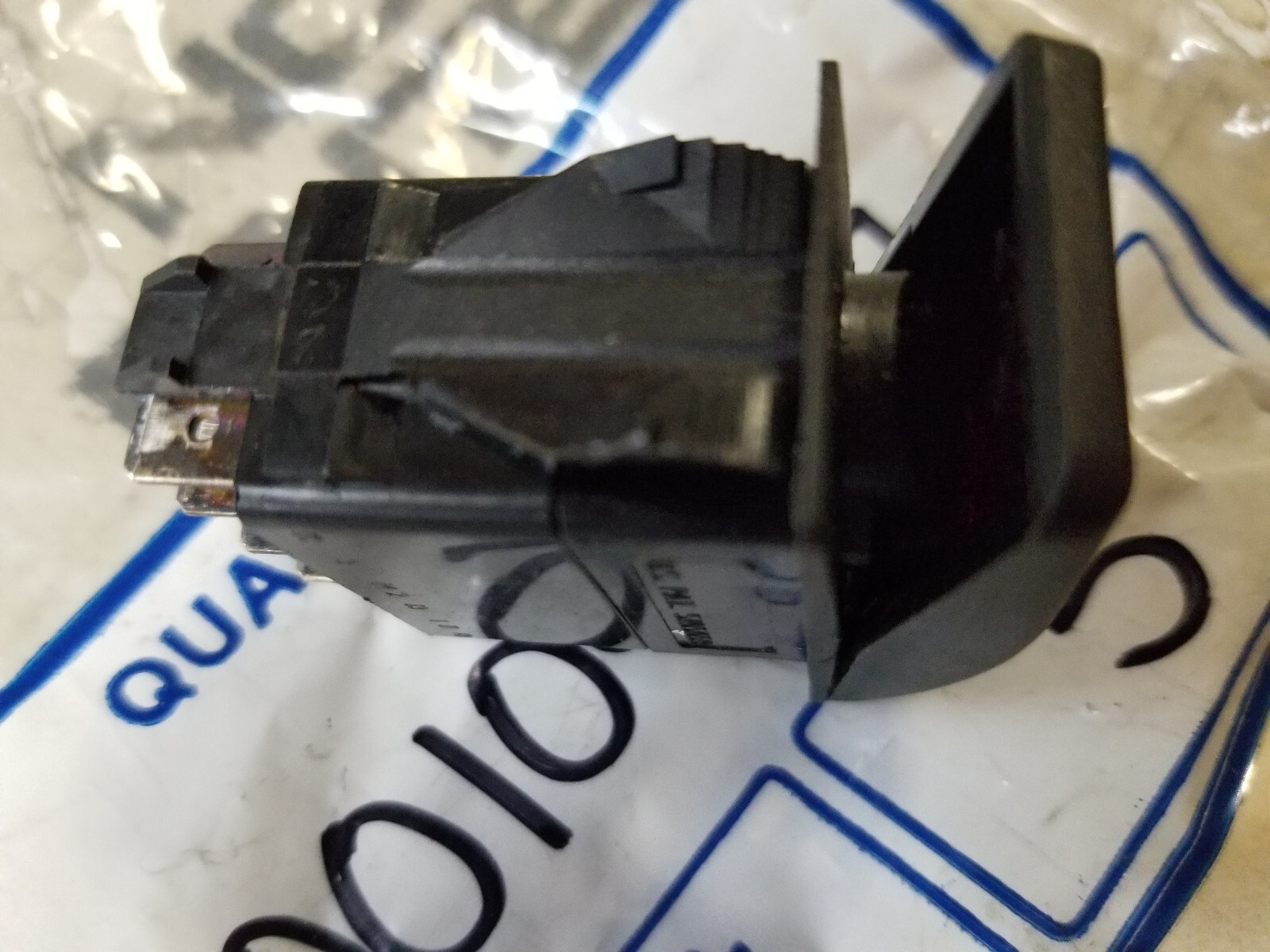 1001090459 JLG ROCKER SWITCH - Picture 2 of 6