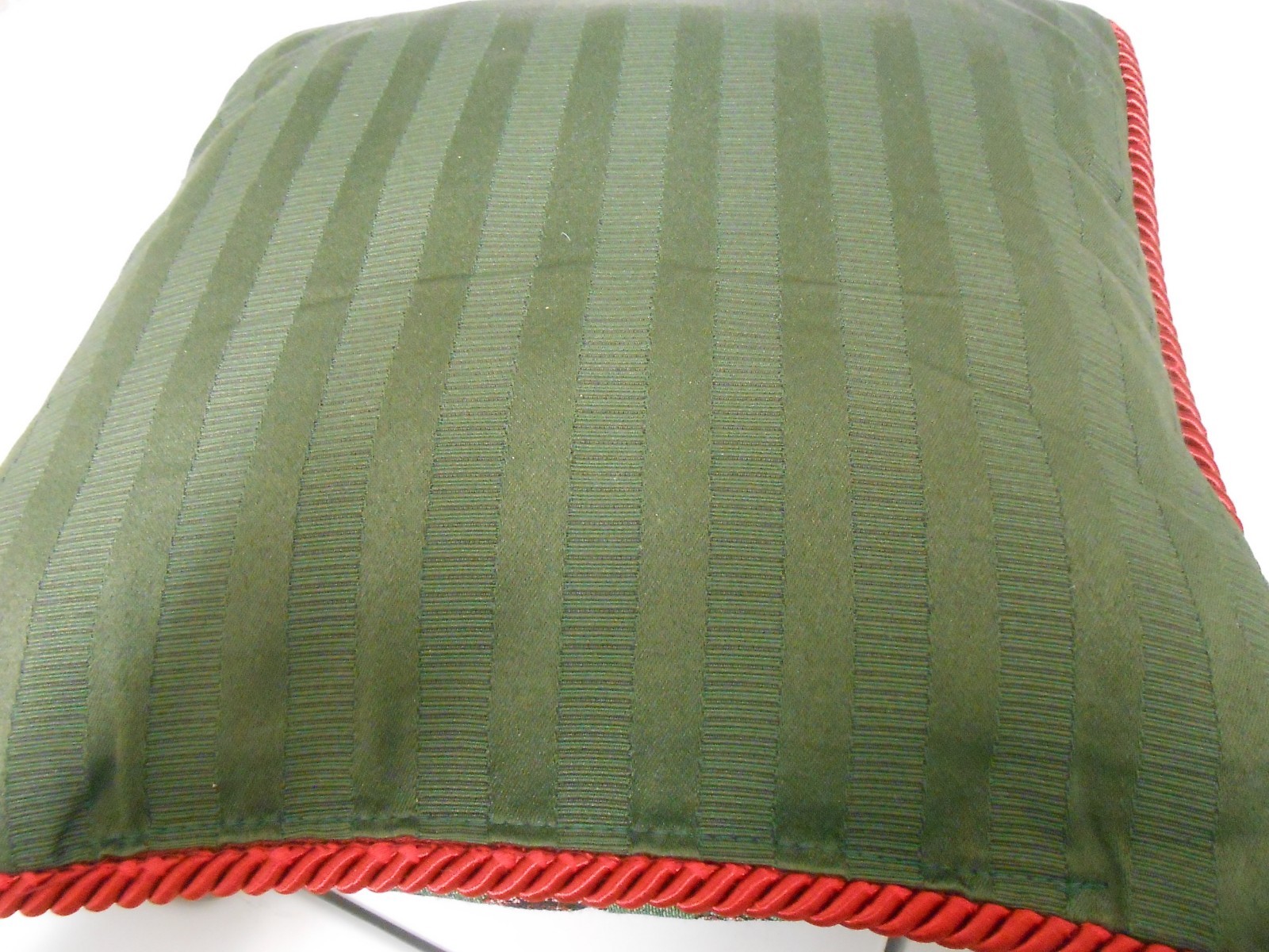 BEAUTIFUL! Tapestry CLUBHOUSE BIRD HOUSE Watching Garden Decor Pillow Nice!!