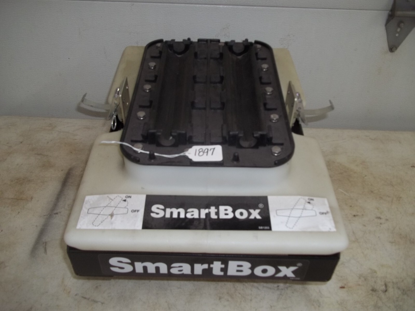 ADTEC  AMV-2000RA マッチングBOX 真空バリコン２個付き ADTEC AMV-2000RA マッチングBOX 真空バリコン2個付き - メルカリ
