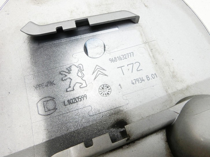 Peugeot 308 I T7 07-11 Tankdeckel Tankklappe EZR Peugeot 308 I T7 07-11 30.09.2008 9681632777 L1020599 gebraucht Vorschau 3