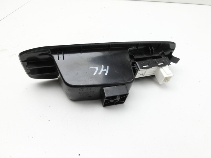 Peugeot 308 II 17-21 Lim Fensterheberschalter Schalter Links Hinten Peugeot 308 II 17-21 06.04.2021 gebraucht Vorschau 4