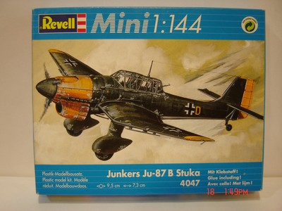 Revell Model Kit 4047 Junkers Ju-87 B Stuka