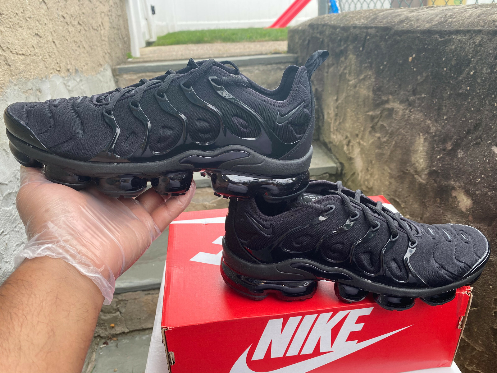 all black vapor max plus men