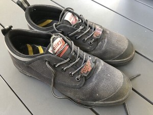 dunlop volley safety shoes