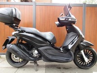 PIAGGIO BEVERLY 300 / 350 SATIN BLACK.. BEST COLOUR ..HEATED GRIPS , BOX , 