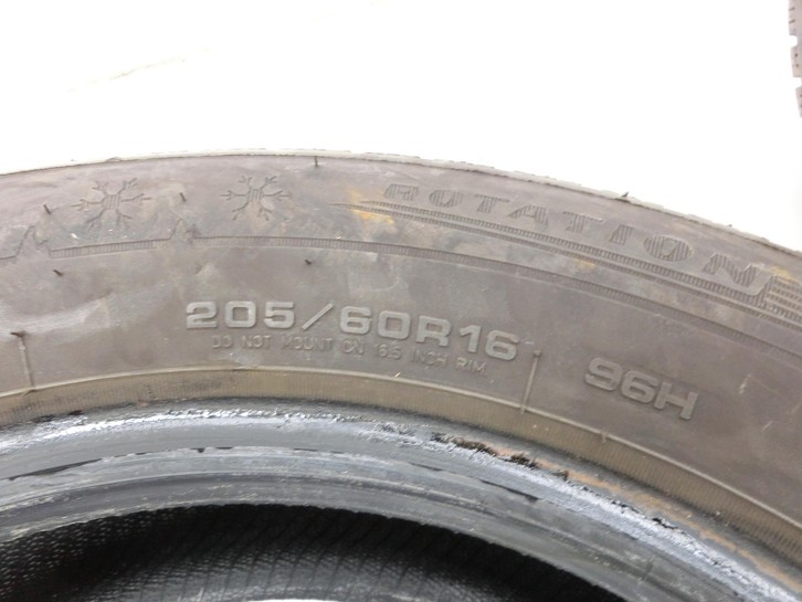 VW Touran II 5T 15-24 4 x Reifen Winterreifen Dunlop 205/60R16 96 H VW Touran II 5T 15-24 12.05.2016 - gebraucht Vorschau 6