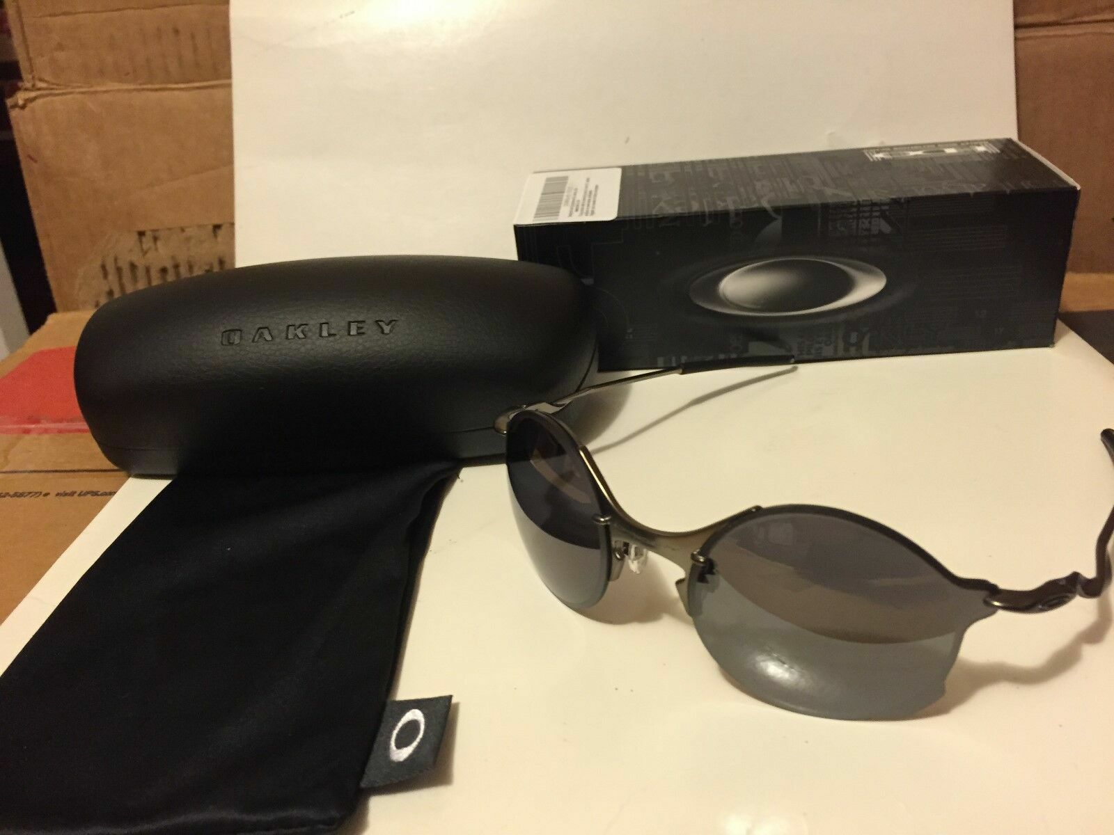 Pre-owned Oakley - Tailend - Sunglasses, Titanium W/ Black Iridium, Oo4088-01