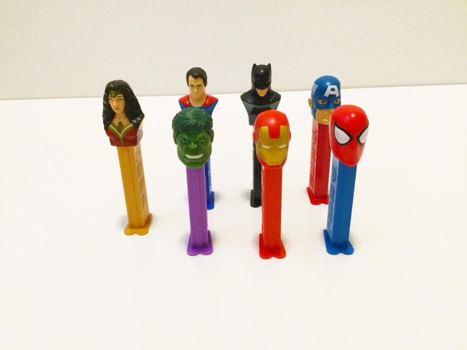 PEZ ペッツ　アベンジャーズ　シールド付き PEZ Marvel Avengers Iron Man & Captain America Light Eyes