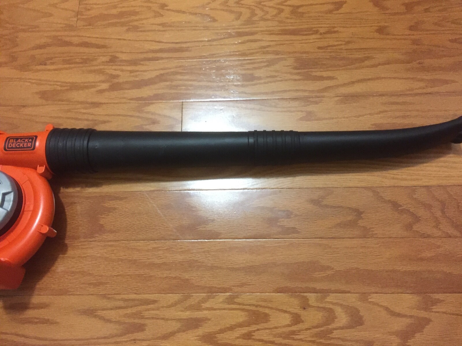 BLACK & DECKER LSW20 20V MAX LITHIUM-ION Handheld Sweeper Blower