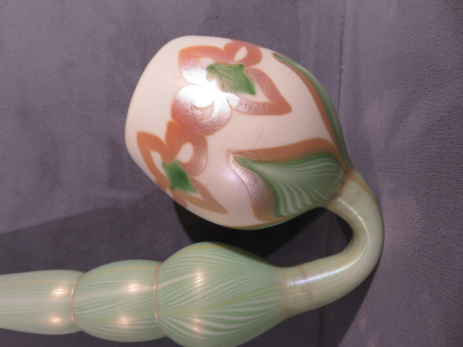 RARE QUEZAL OPAL GLASS PIPE W. GREEN & GOLD BAND & CHAIN  BORDER DECORATION