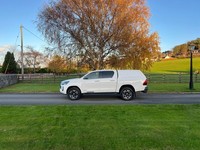 TOYOTA HILUX 2.4 D-4D 150PS INVINCIBLE AUTOMATIC 4X4 PICKUP 71 REG 61,200 MILES