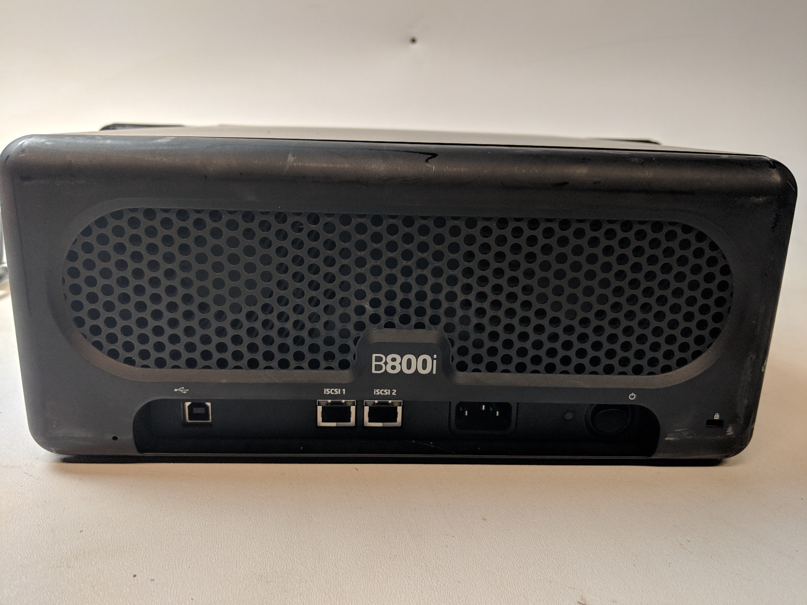 Drobo B800i 8 Bay iSCI SAN Array with Rack Mount Kit installed NO DRIVES