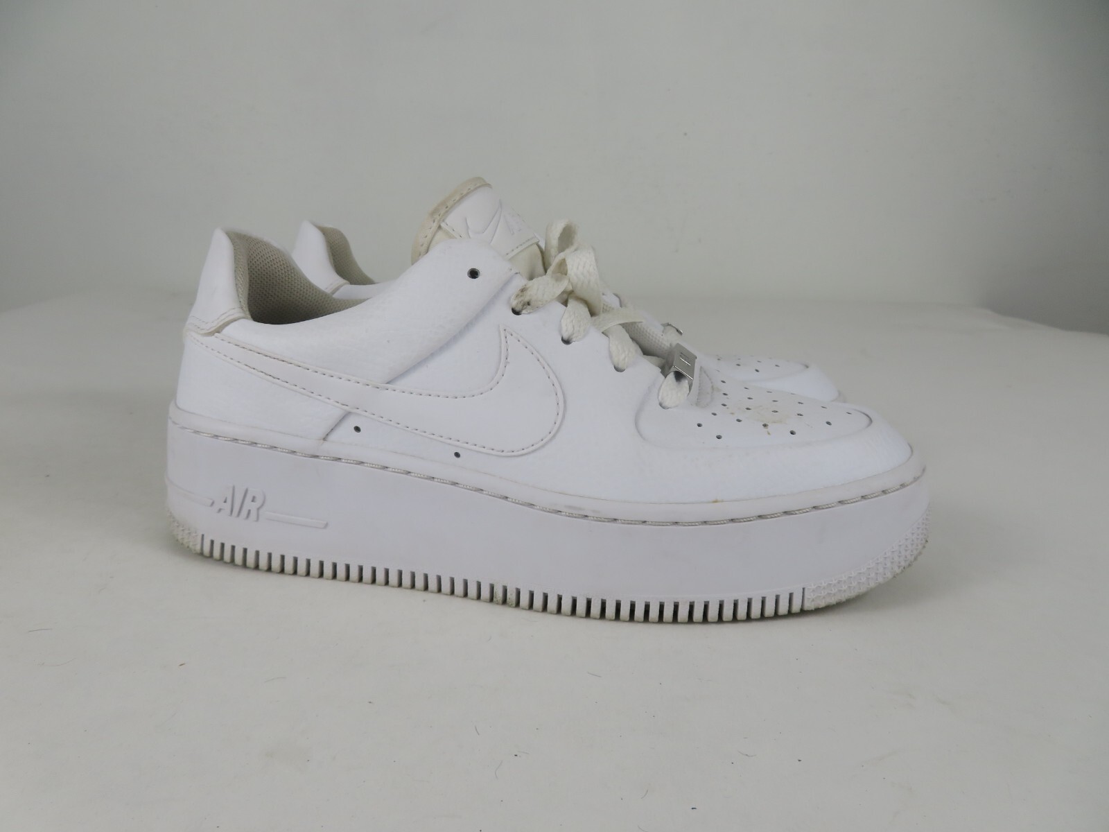 新品箱有 NIKE W AF1 SAGE LOW AR5339-100 NEW Nike Air Force 1 Sage Low Triple White AR5339-100
