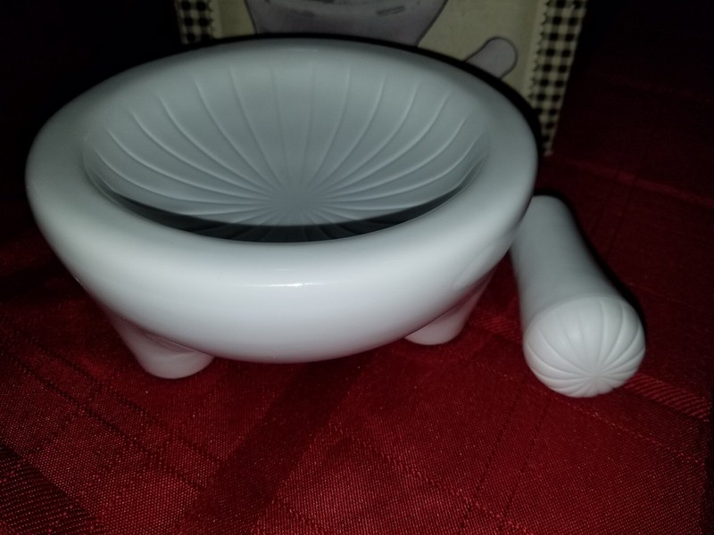 Cobble Creek White Porcelain Molcajete Salsa Dish Mortar and Pestal NIB