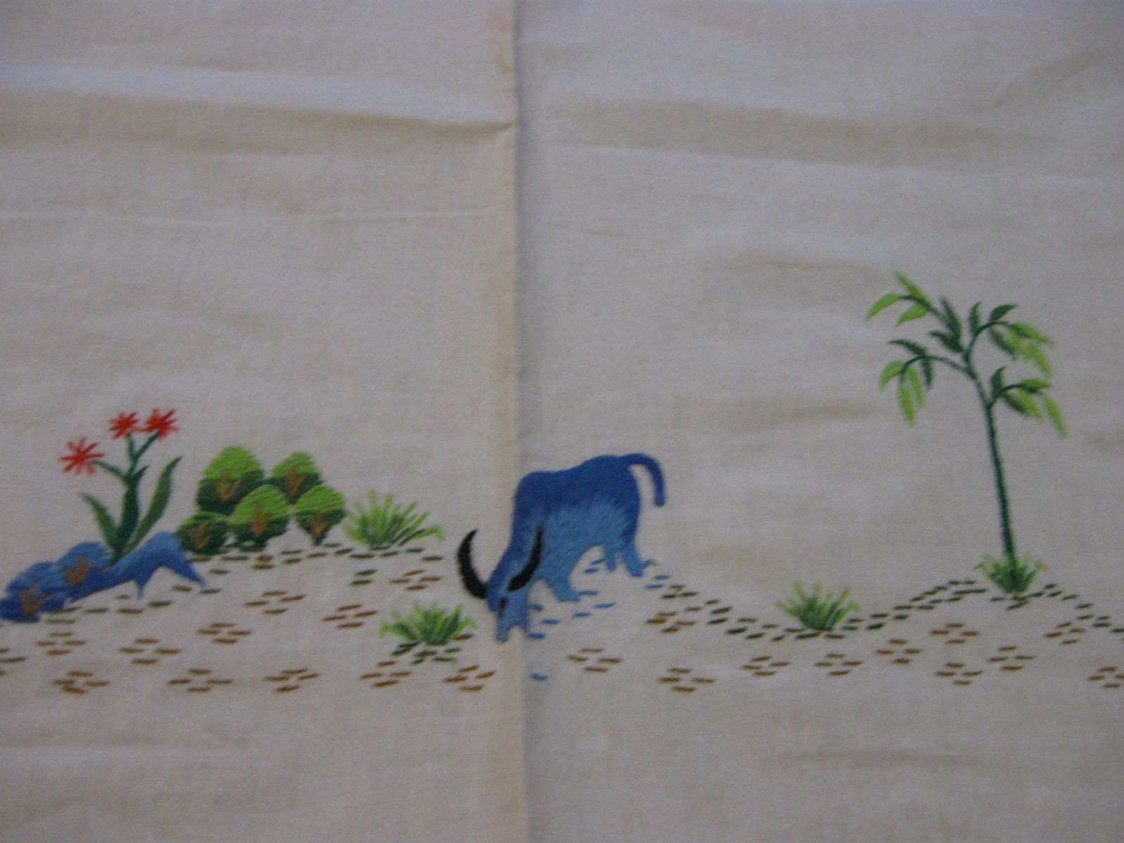AWESOME VINTAGE TABLE COVERING HAND EMBROIDERED ASAIN THEME