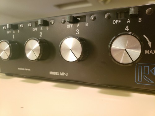 Russound MP-3 Speaker Selector Volume 2 Inputs 4 Outputs Control System GREAT