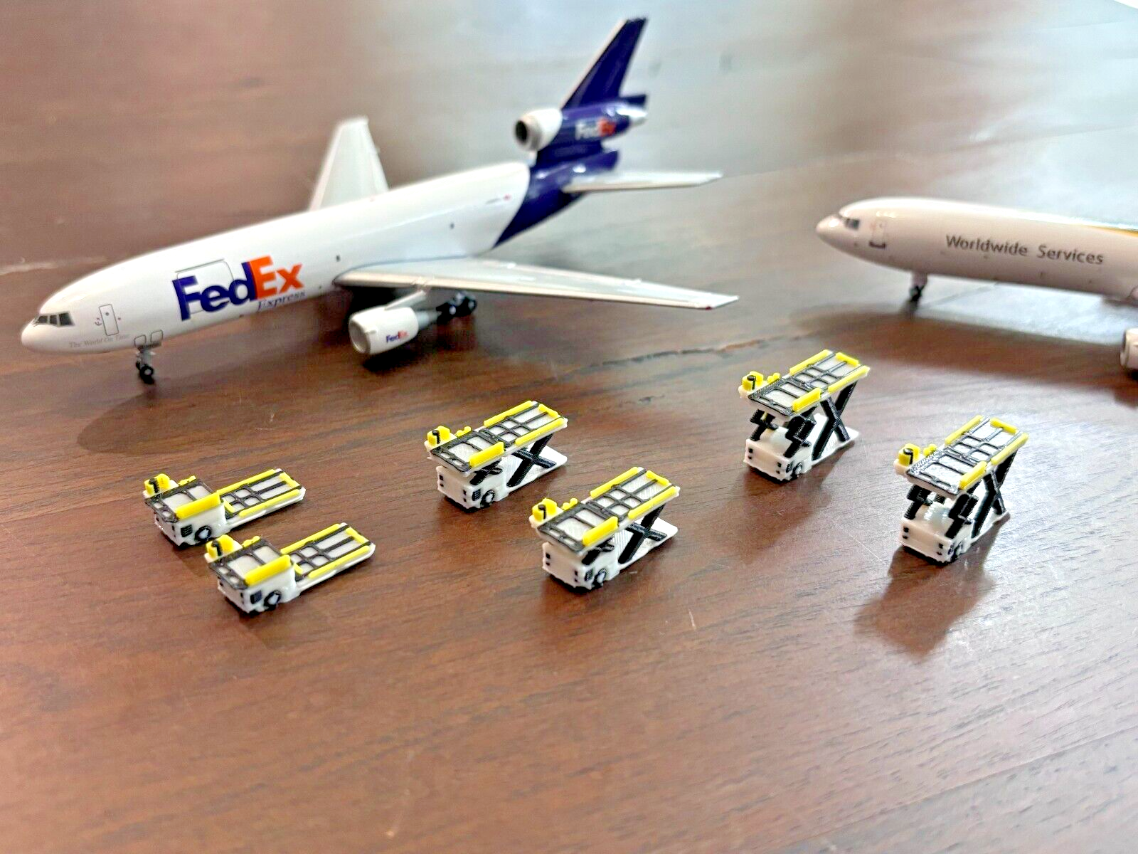 1:400 Model Airport Accessories - 6 Piece Airplane Cargo Loader Set (3D Printed)