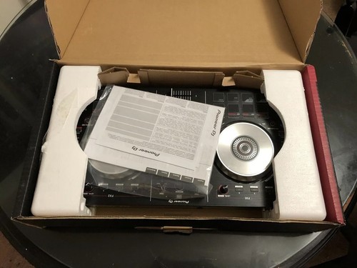 Pioneer DDJ-SB2 Serato 2 Channel DJ Controller Used in great shape