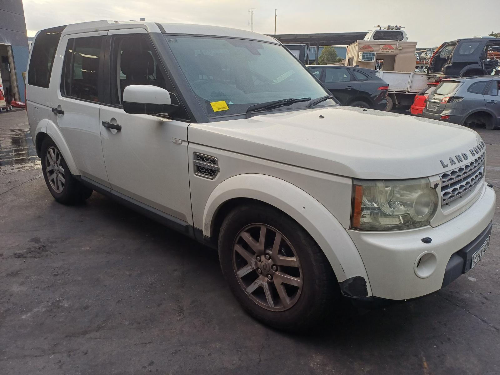 LAND ROVER DISCOVERY L319 10/2009-12/2016 LOWER TAILGATE WHITE - thumbnail 5