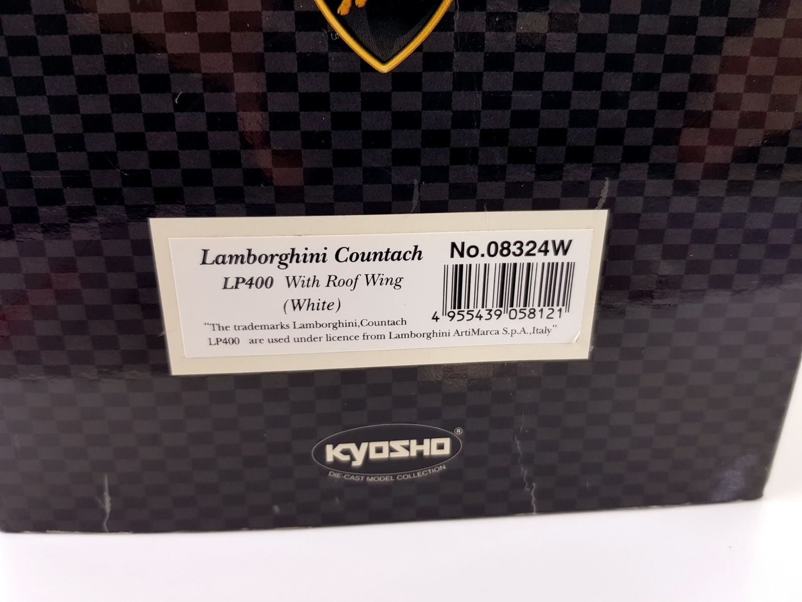 Kyosho 1:18 scale Lamborghini Countach LP400(White/with Roof