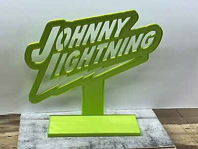 GREEN JOHNNY LIGHTNING STAND (CAR NOT INCLUDED)
