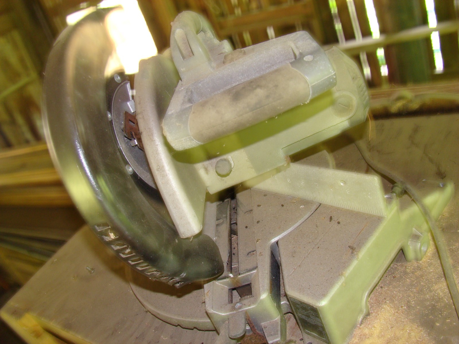 Porter Cable 12-in 15 AMP  Compound Miter Saw ( lot 2)