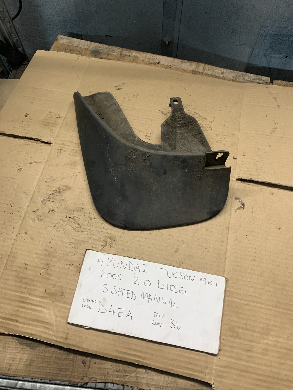 Hyundai Tucson Mk1 2005 2.0 Diesel D4EA Near Side Rear Mud Flap 86841-2E010